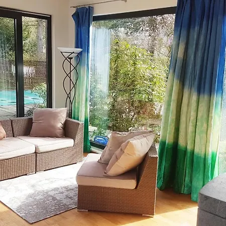 Mit Pool Und Grossem Garten Bed & Breakfast