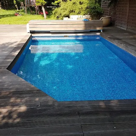 Mit Pool Und Grossem Garten *